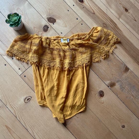 Off the shoulder top - Picture 2 of 6